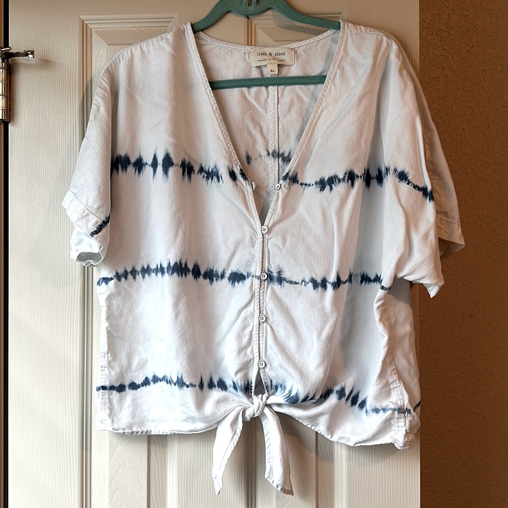 Cloth and Stone from Anthropologie tie dye tie front button up top